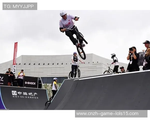 上海极限运动队在马拉松大满贯积分榜中以64分稳居第一名